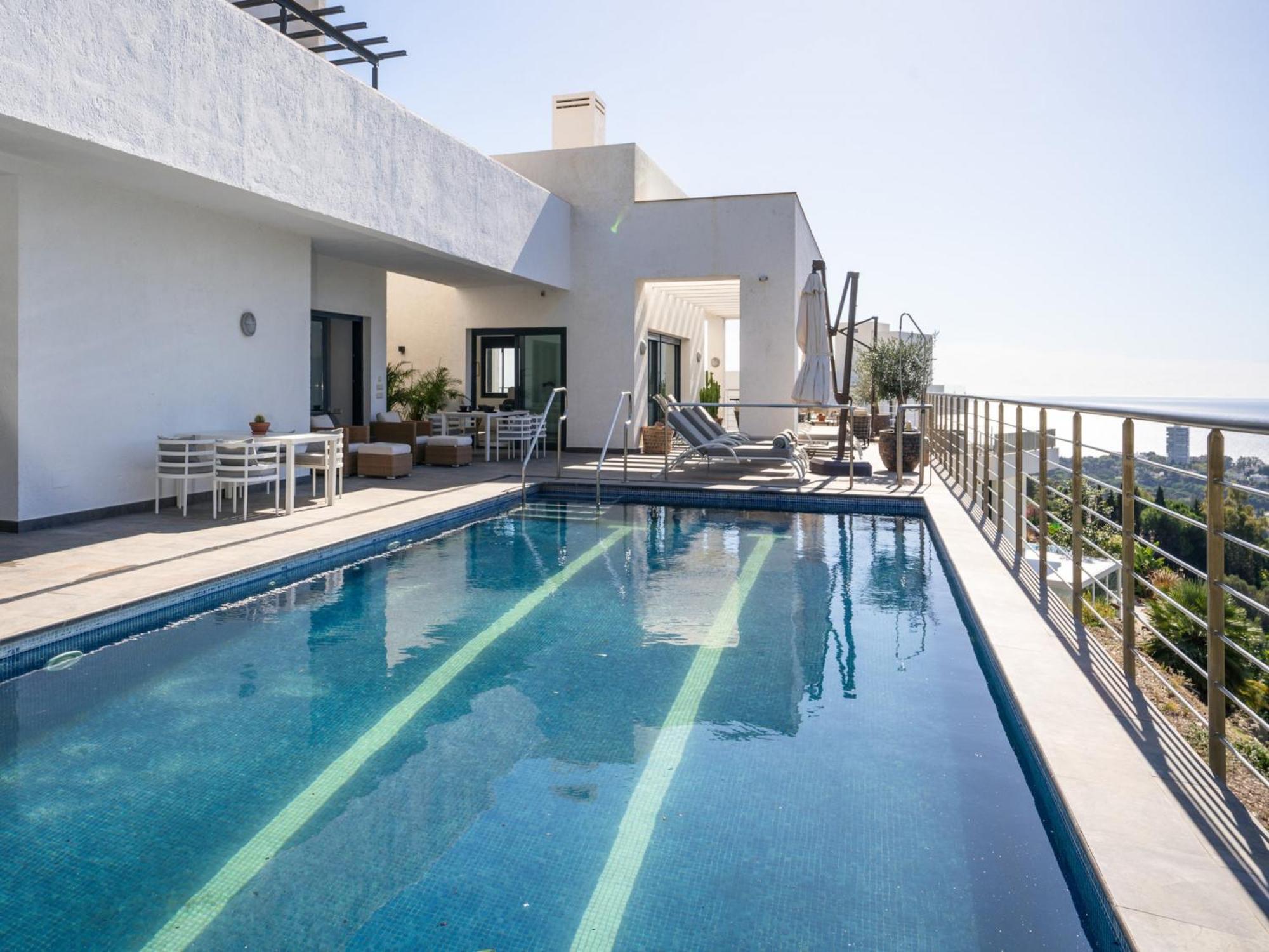 Lavish With Private Pool