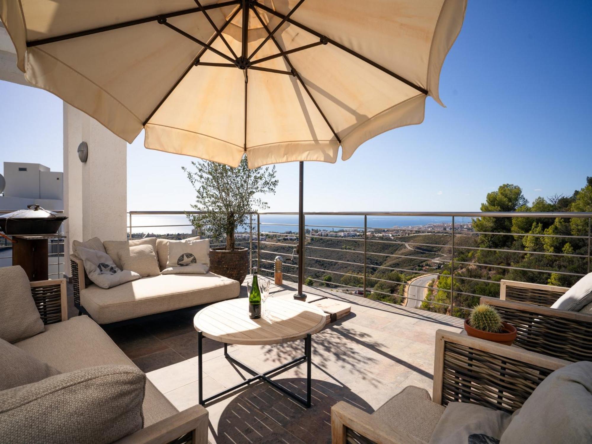 Lavish With Private Pool *