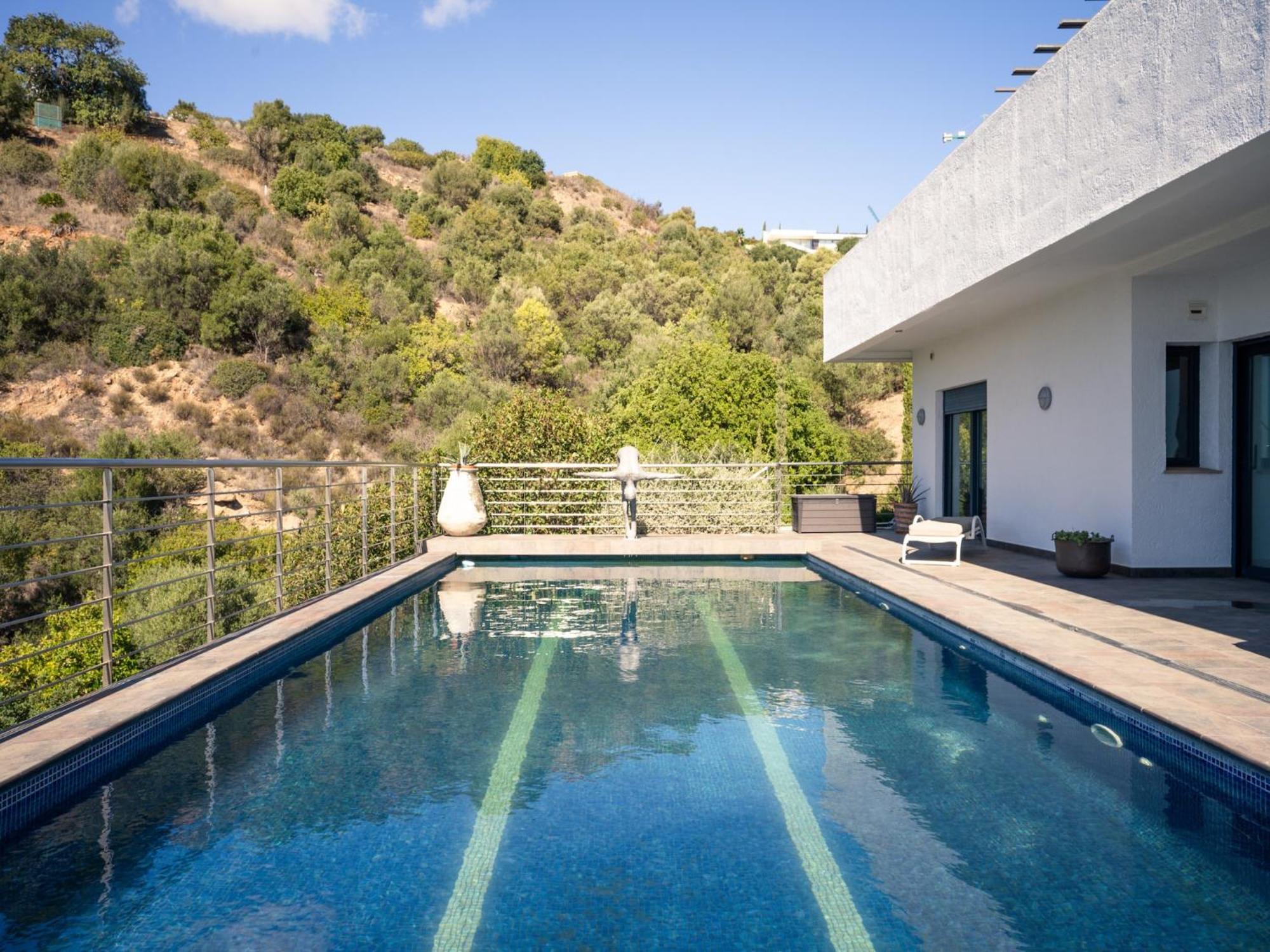 Lavish With Private Pool