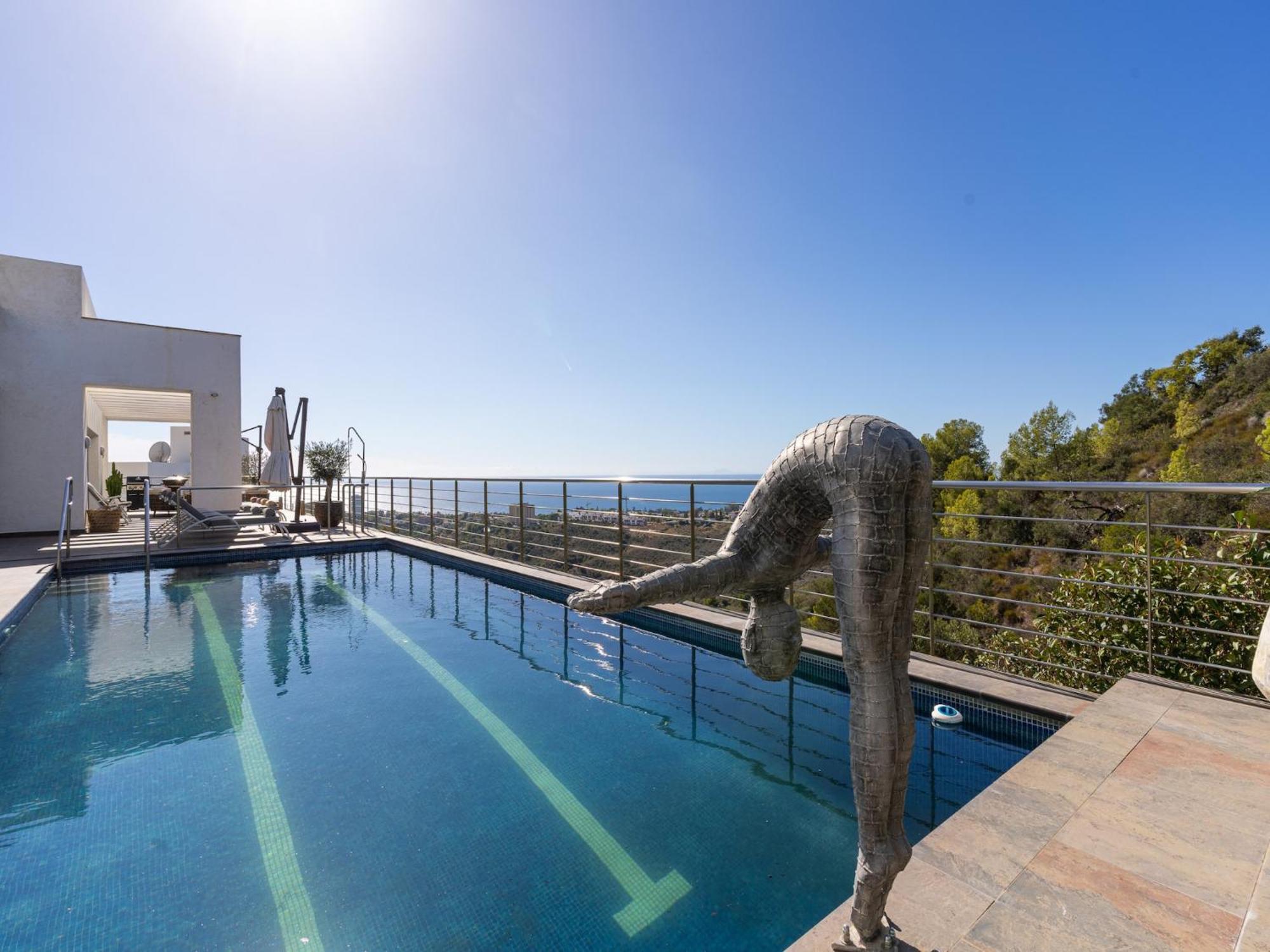 Lavish With Private Pool