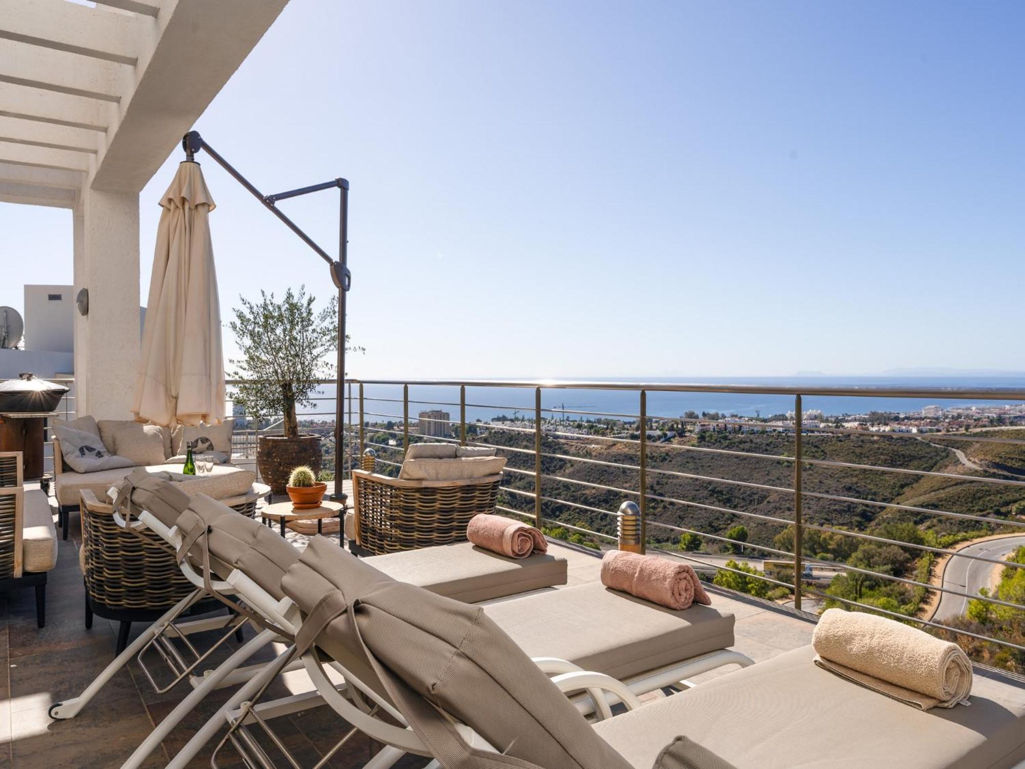 Lavish With Private Pool *