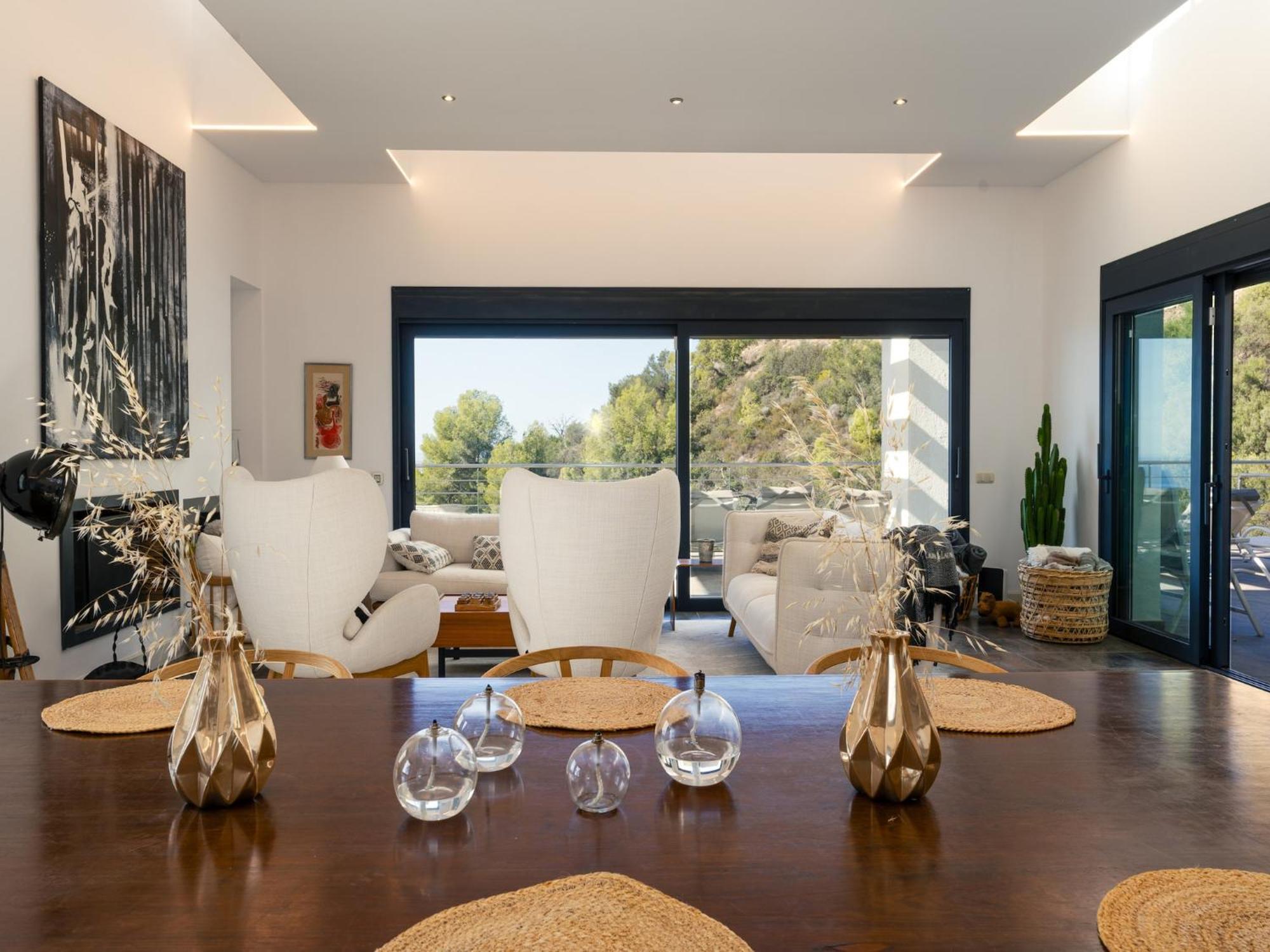 Lavish With Private Pool *