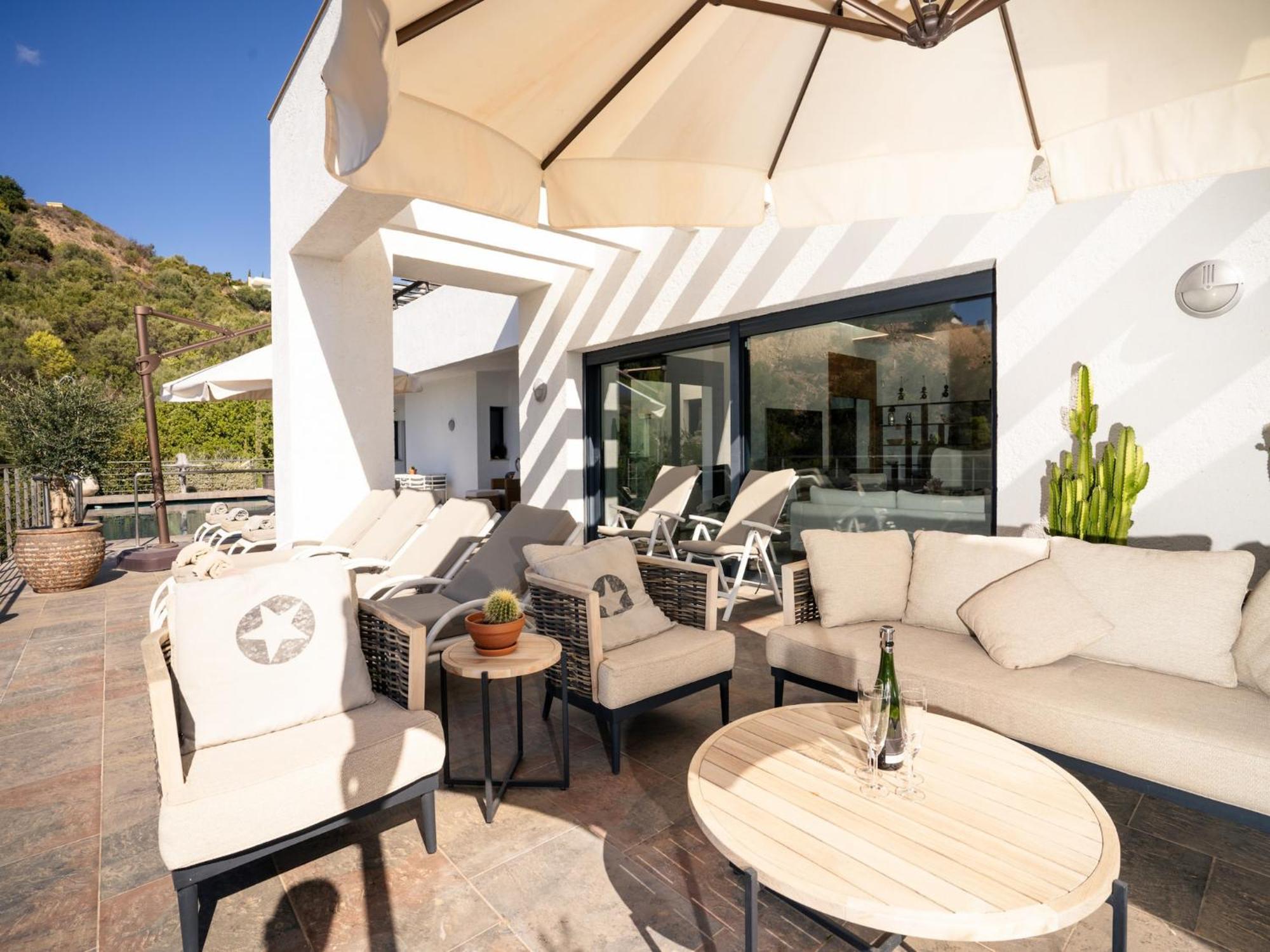 Villa Lavish With Private Pool *