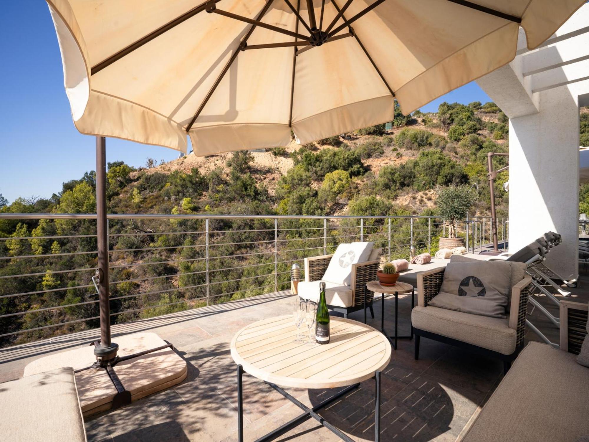 Villa Lavish With Private Pool Marbella